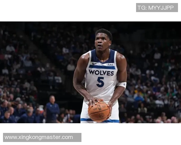 爱德华兹表现出色18投13中砍下32分3篮板6助攻但7次失误略显多余 爱德华兹表现出色18投13中砍下32分3篮板6助攻但7次失误略显多余